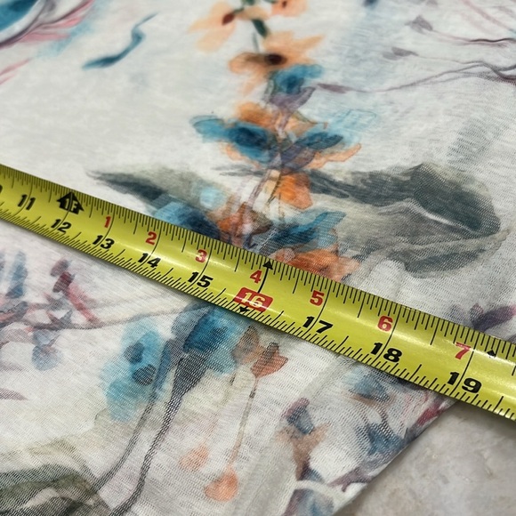 Coco + Carmen | 3D Print‎ Watercolor Floral Tee | Small/Medium - Picture 9 of 11